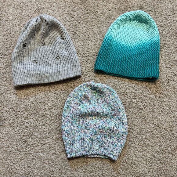 Bundle of 3 American Eagle knit beanies, gray, teal, multicolor - Picture 2 of 3